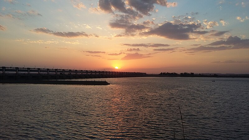 File:Beautiful sunset view of Kotri Barrage.jpg