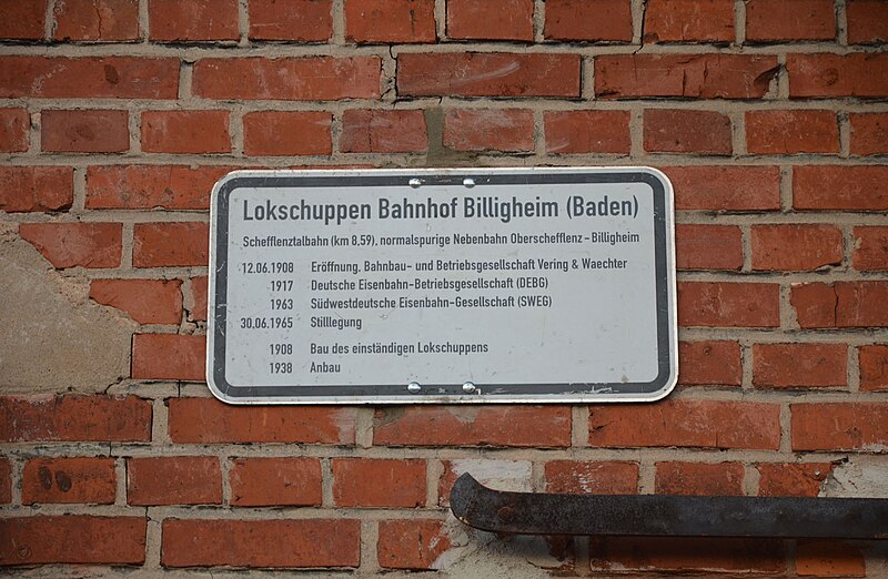 File:Billigheim Lokschuppen Infotafel 2011 12 28.jpg