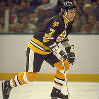 Fotografi av Raymond Bourque med Boston Bruins-tröjan