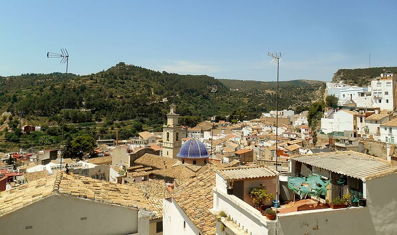 File:Buñol. Castillo. Vistas.jpg