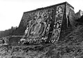Grande thangka sull'apposita parete per l'esposizione dei thangka (1938).