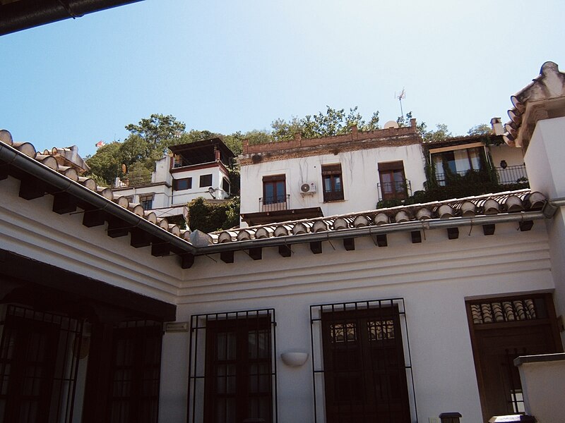 File:CASAS COLGADAS DE GRANADA.jpg