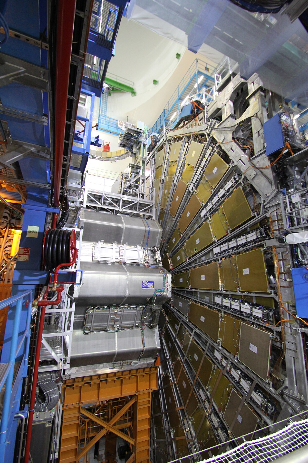 File:CERN, Geneva, particle accelerator (16099420909).jpg - Wikimedia Commons