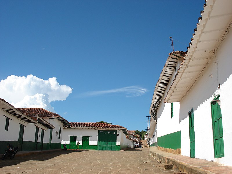 File:Calles de Barichara, Santander.JPG