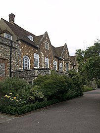 File:Canterbury Green Court 1.jpg