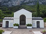 Chapelle du cimetière de Santa Massenza.jpg