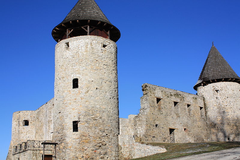 File:Castle Novigrad na Dobri.JPG