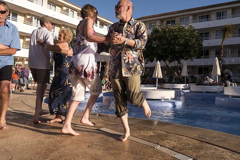 File:Ceilidh in the pool (26735589042).jpg