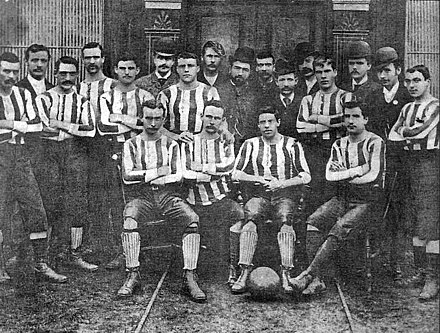 A team photo from the early days of the club (around 1889), before the adoption of the hooped jerseys.