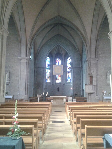 File:Chœur néogothique de l'église Saint-Pierre de Dijon.jpg