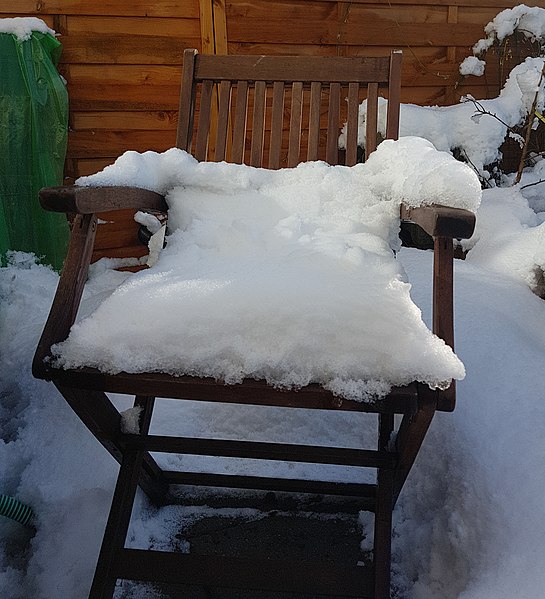 File:Chair in Winter - Snow in Chair-01ASD.jpg