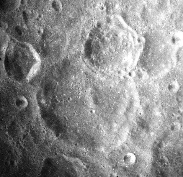 File:Chauvenet crater AS17-M-1131.jpg
