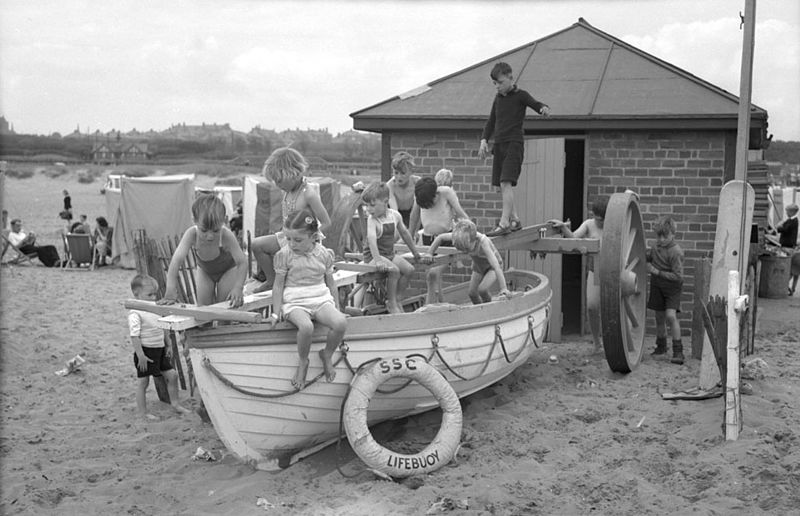 File:Children in a Rowing Boat (10291381063).jpg