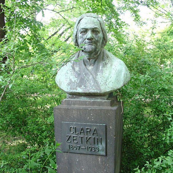 Fitxer:Clara Zetkin Denkmal Dresden.jpg