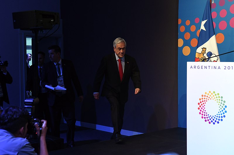 File:Conferencia de Prensa - Presidente de Chile Sebastián Piñera - Día 2 (31194342627).jpg