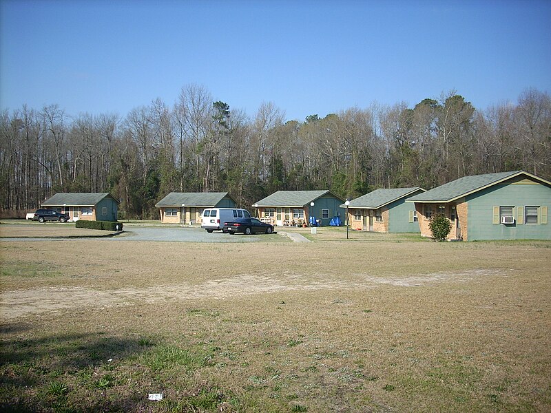 File:Converted Motel on 301 in Wade, NC.jpg