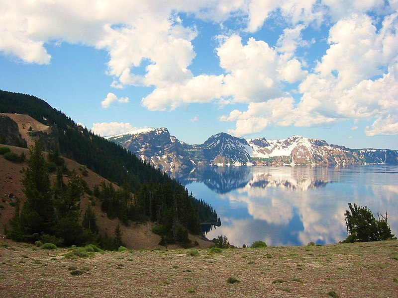 File:Crater Lake - panoramio (2).jpg