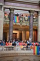 קהל תומכים בעת ההצבעה ללגליזצית נישואים של זוגות מאותו המין בסנאט במינסוטה, מאי 2013