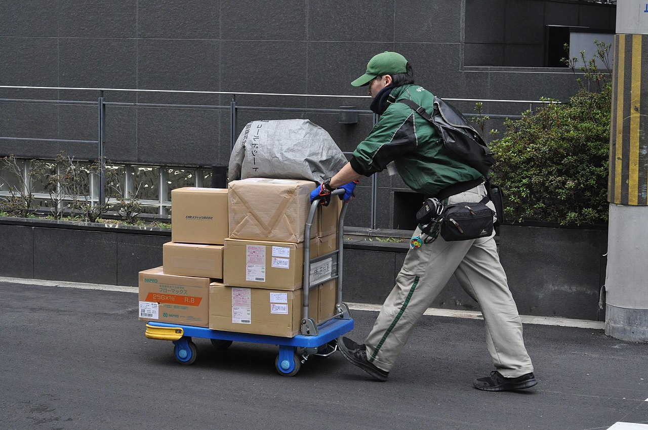 File Delivering Packages In Osaka Jpg Wikimedia Commons