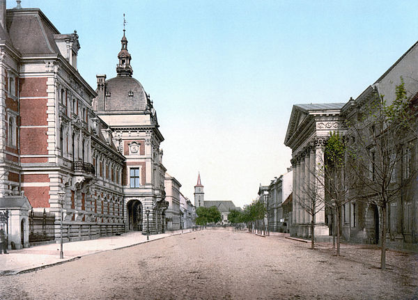 Cavalierstrasse in 1900 with the Erbprinzliches Palais Dessau