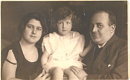 Dezső Sebeok and Vera Perlmann and their son Thomas (c. 1924)