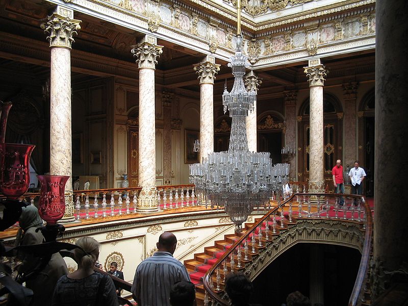 File:Dolmabahce Baccarat bannister.JPG