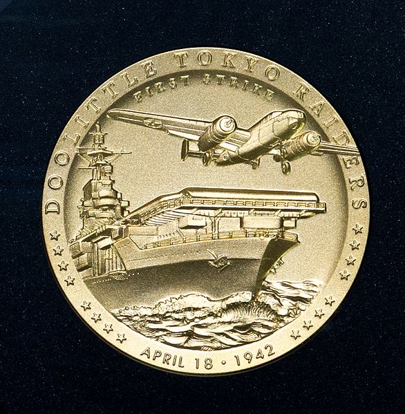 File:Doolittle Raiders Congressional Gold Medal (27954559520).jpg
