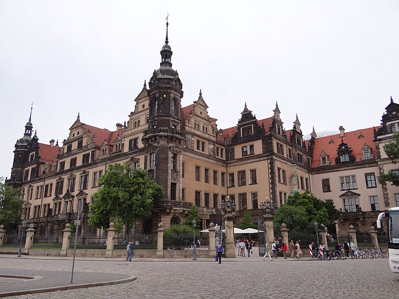 File:Dresden Castle (1064).jpg