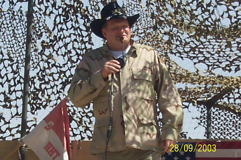 File:Drew Carey At Al Asad Iraq 09 28 03.JPG