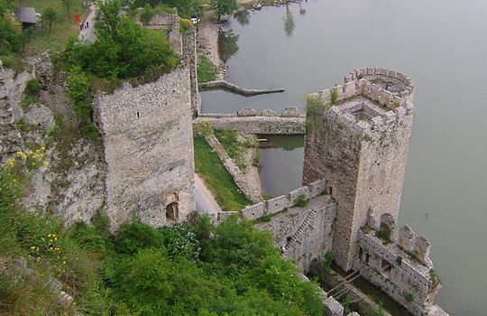 Tsebelda fortress. Крепость Голубац в Сербии. Голубацкая крепость Белград. Замок Голубац Сербия. Смедеревская крепость.