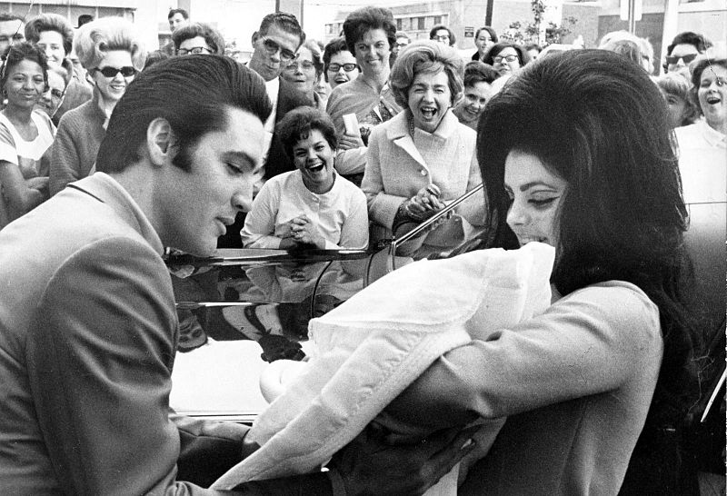 File:Elvis Presley and Priscilla with Lisa Marie February 1968.jpg