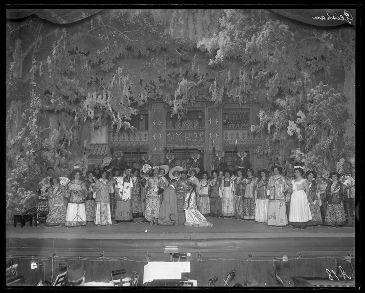 File:En smekmånad i Kina, Operett-teatern 1909. Föreställningsbild - SMV - OpT011.tif