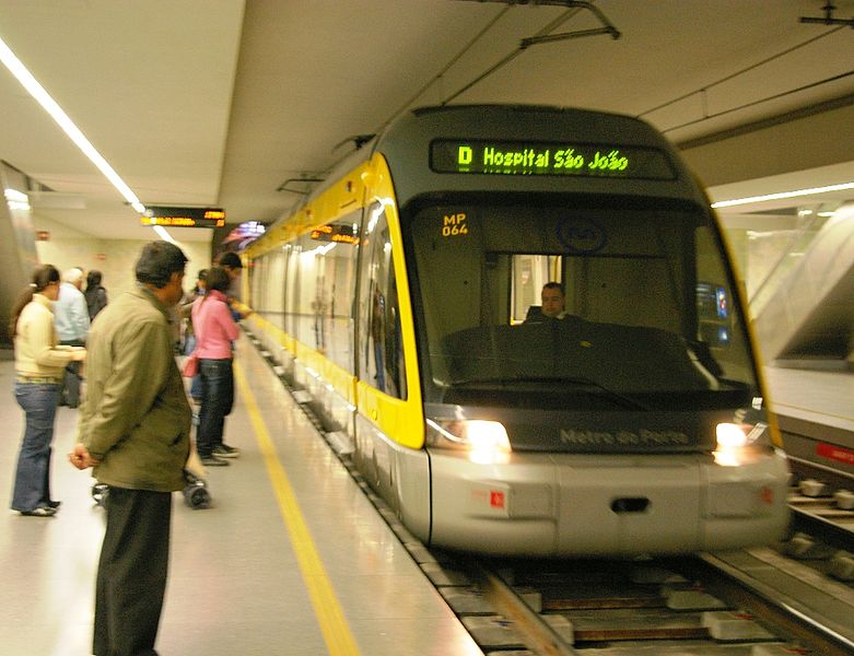 File:Estacao S Bento metro 4 (Porto).JPG