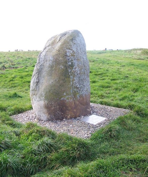 Memorial to the Battle of Ethandun erected in 2000 near the hillfort of Bratton Castle.