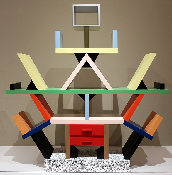 File:Ettore sottsass per memphis srl., libreria carlton, milano 1981.jpg