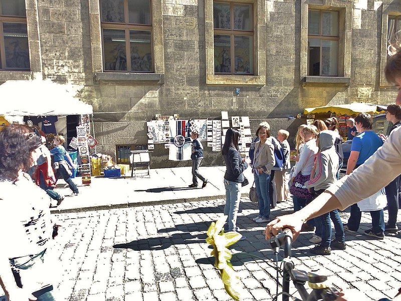 File:Fürstenzug Dresden 2013 - German Imperial War Flag for sale to the foreign tourists from Asia.jpg