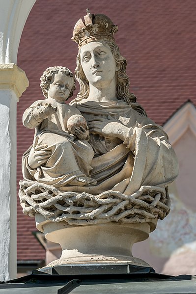 File:Feldkirchen Kirchgasse Friedhof Bildstock Maria-Dorn-Figur 04072016 3622.jpg