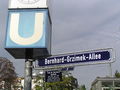 Straßenschild der Bernhard-Grzimek-Allee am Zoo Frankfurt im Stadtteil Ostend