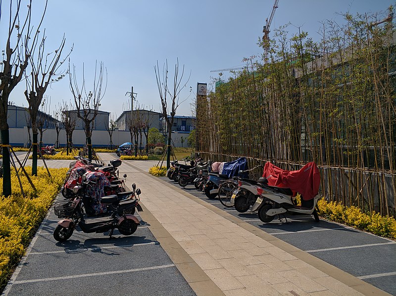 File:Free Motorbike parking area near Exit 1 of Huangshanlong Station, Xuzhou Metro.jpg