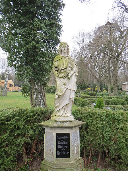 File:Friedhof Ludwigslust 3 2014 063.JPG