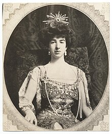 Gertrude Vanderbilt Whitney (c 1909).jpg