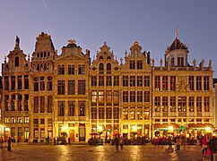 Гільдійські будинки в стилі фламандського бароко (кінець XVII — початок XVIII ст.)