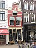 Rood pand Grote Markt 47 met halsgevel (Der Witz)