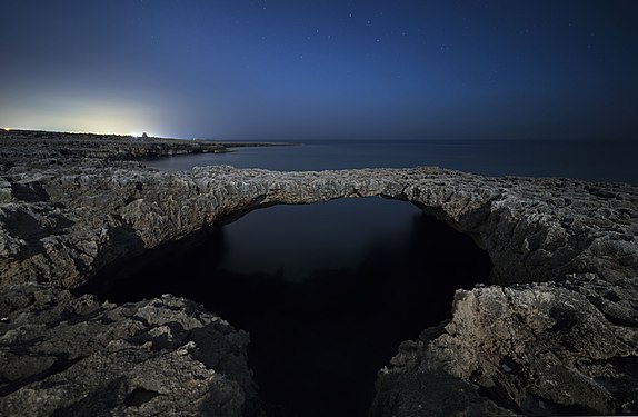 Grotta di Sella Night Autore: Riccardo Noya Licenza: CC BY-SA 4.0