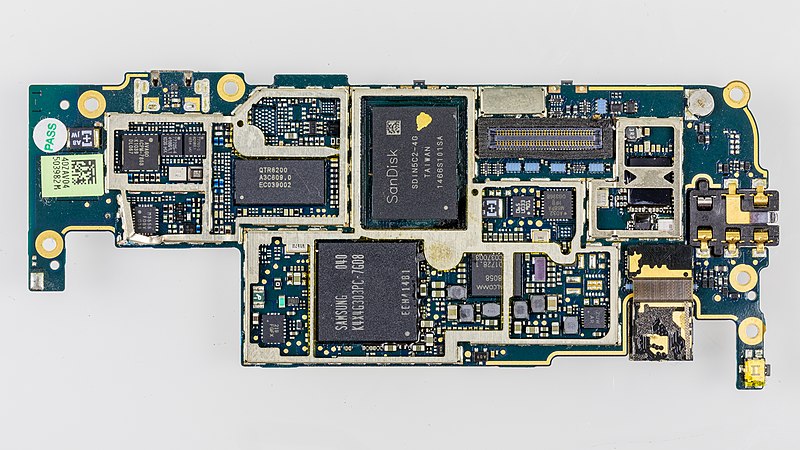 File:HTC Desire Z - board-0127.jpg