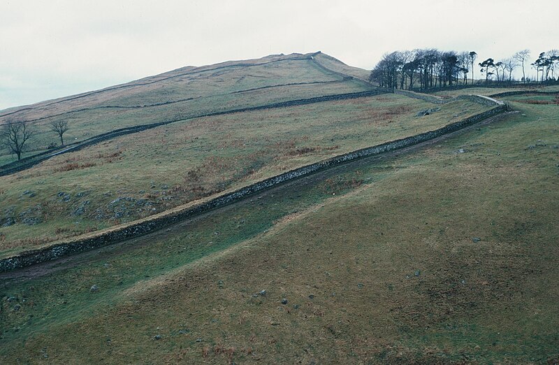 File:Hadrian's wall 4 - 1983.jpg