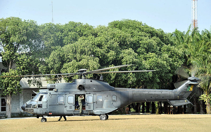 File:Helicóptero do 4º Batalhão de Aviação do Exército, que transportou a comitiva do ministro Celso Amorim (8030650898).jpg