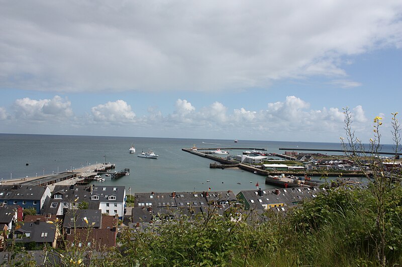 File:Herligoland Harbour 20090626 020.JPG