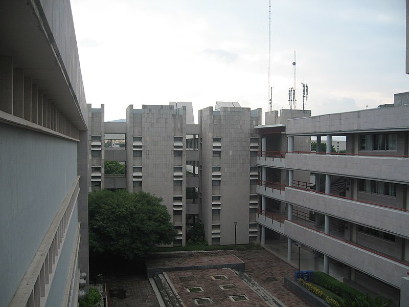 File:ITESM, Aulas VII - panoramio - Hari Seldon.jpg