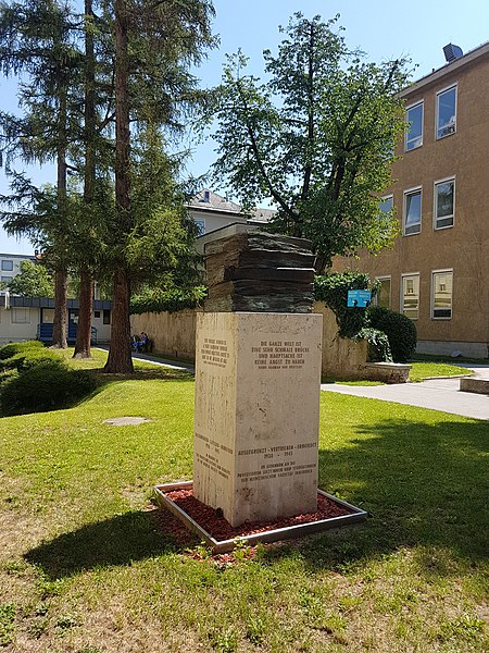 File:Innbruck-Klinik-Holocaust Memorial-01ASD.jpg